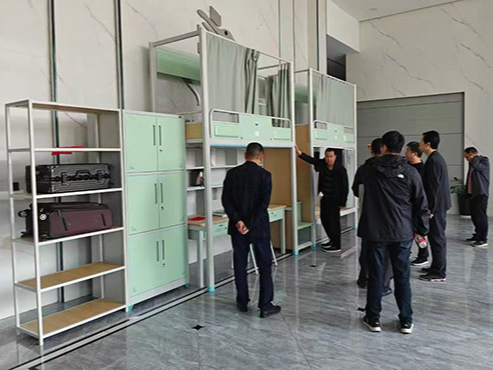 领导参观丰龙工厂，探秘公寓床生产流程